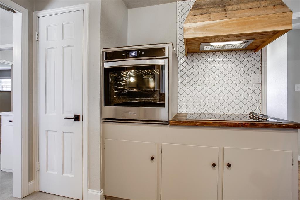 S A & M G RR ABST 1400 PG 680 TR 22 ACS - Residential Lease