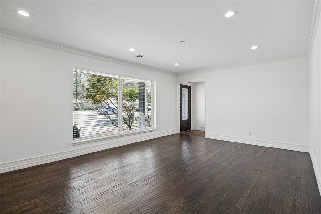 5610 Forest Lane