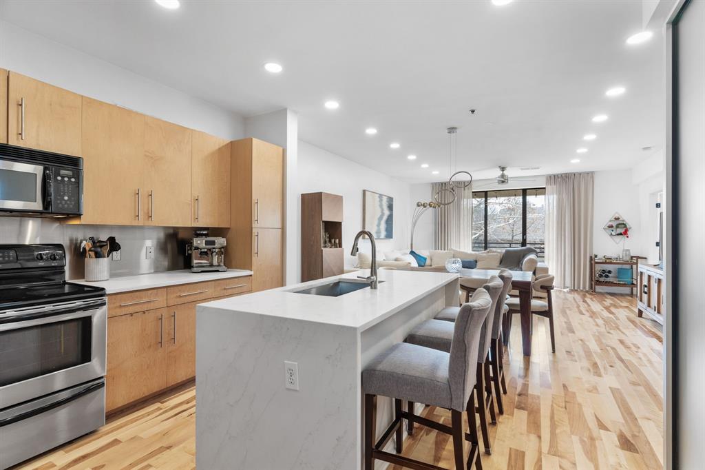 4111 Gilbert Avenue 215