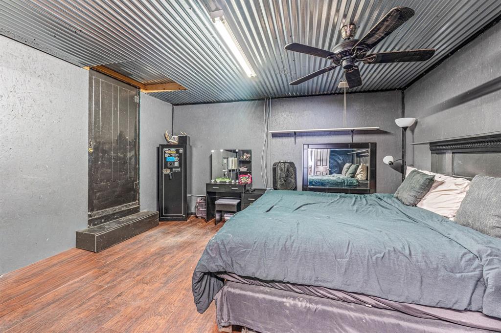 Orig Deleon - Commercial Sale