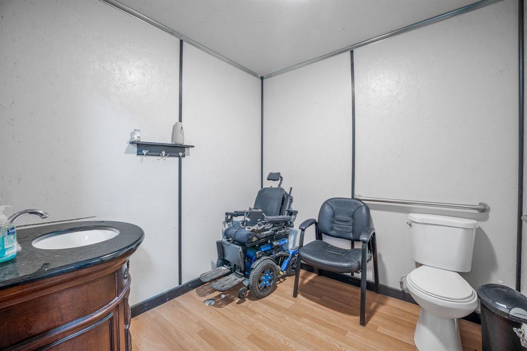 Orig Deleon - Commercial Sale