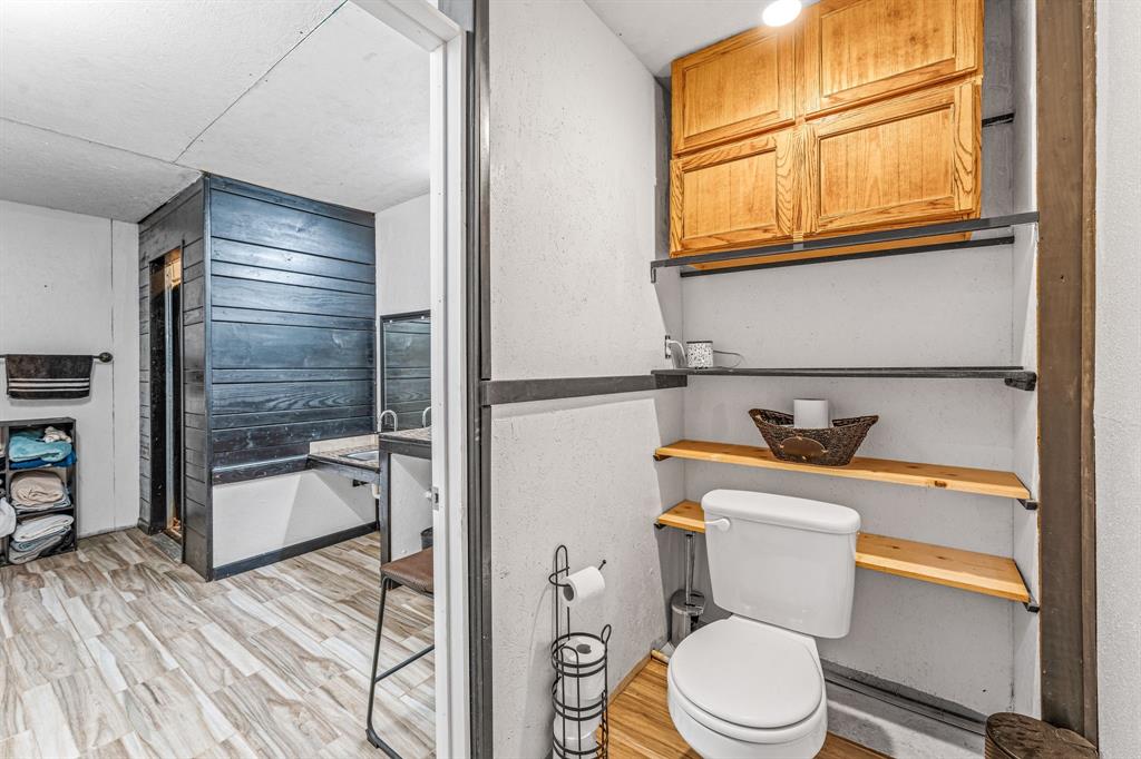 Orig Deleon - Commercial Sale