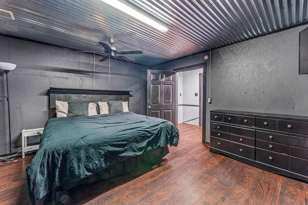 Orig Deleon - Commercial Sale