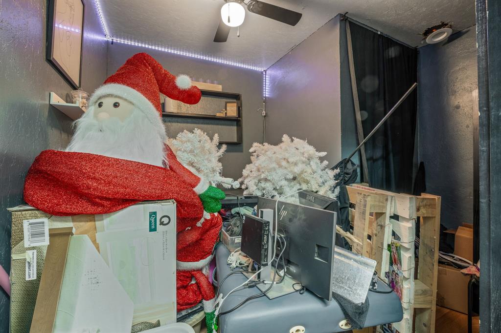 Orig Deleon - Commercial Sale