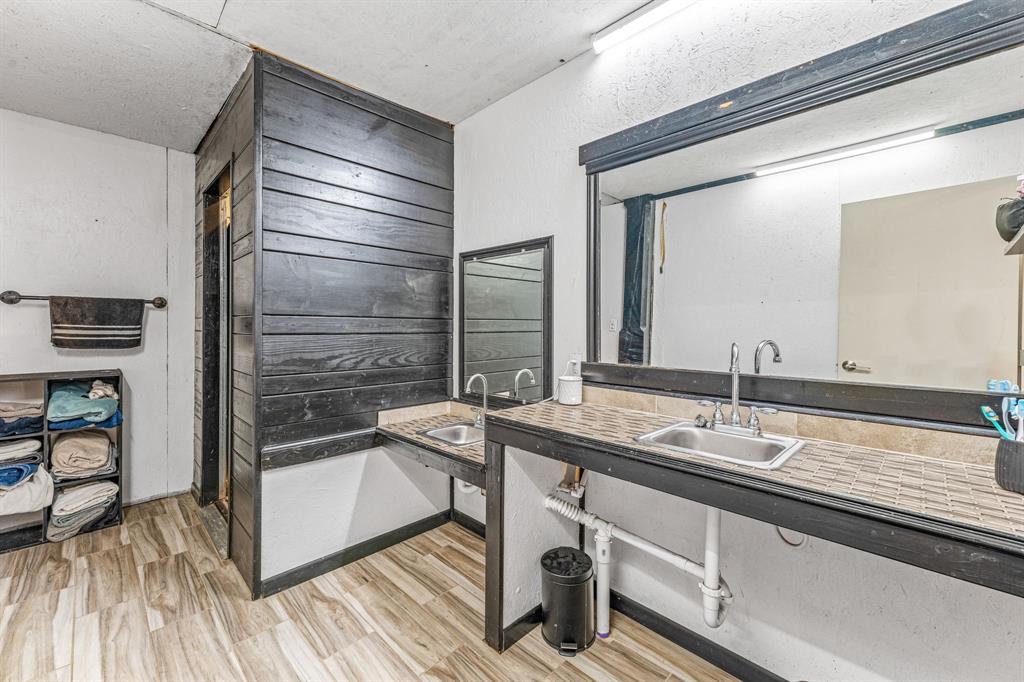 Orig Deleon - Commercial Sale