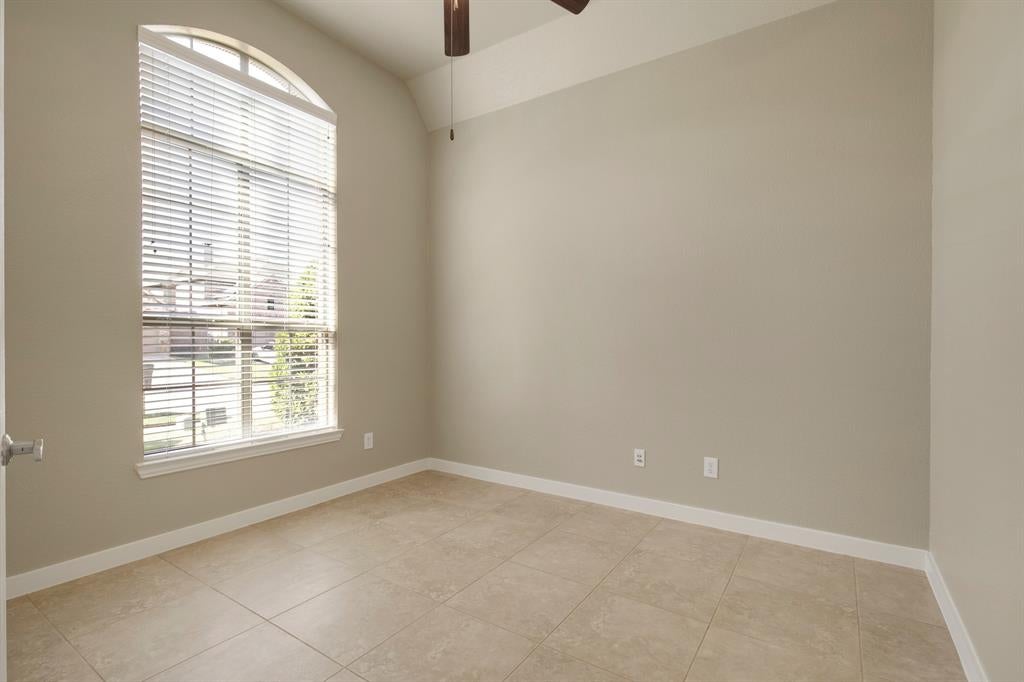 6512 Canyon Crest Drive