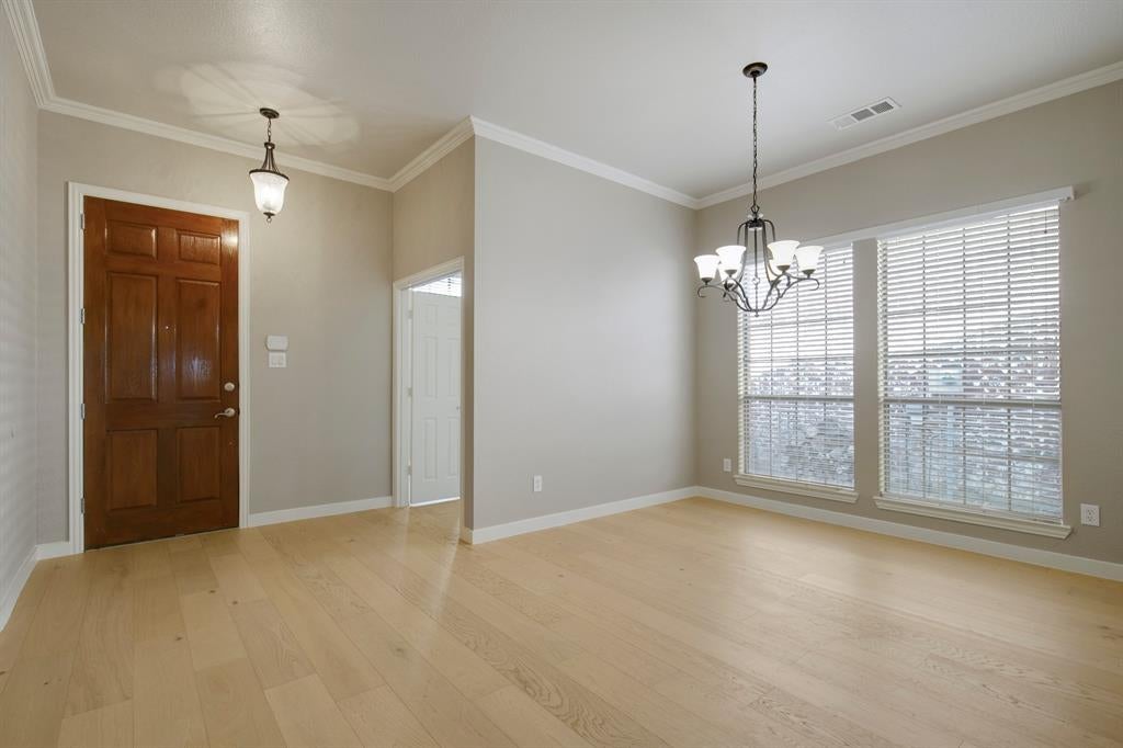 6512 Canyon Crest Drive
