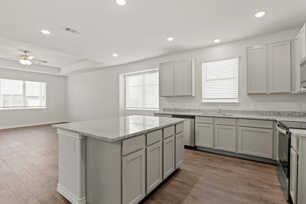 1136 Wingjet Way