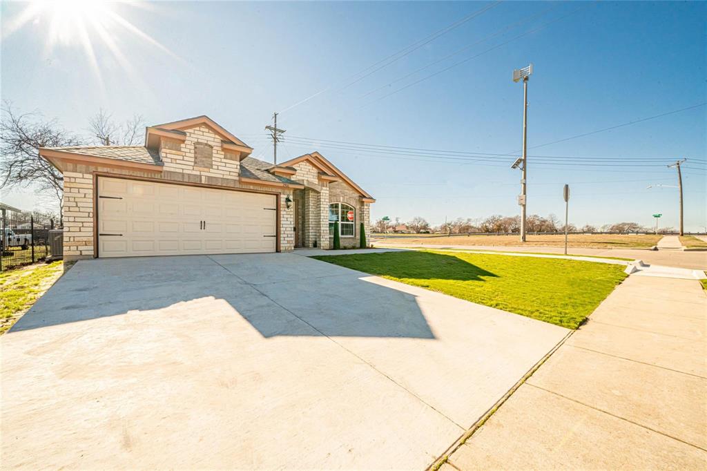 2900 Fitzhugh Avenue