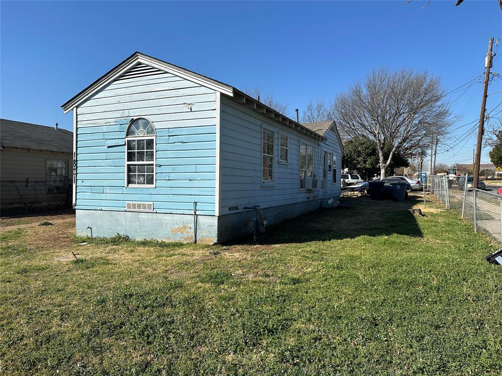 1821 N Winnetka Avenue