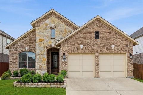 Photo of 14821 Cedar Flat Way, Fort Worth, TX 76262 (MLS # 21248619)