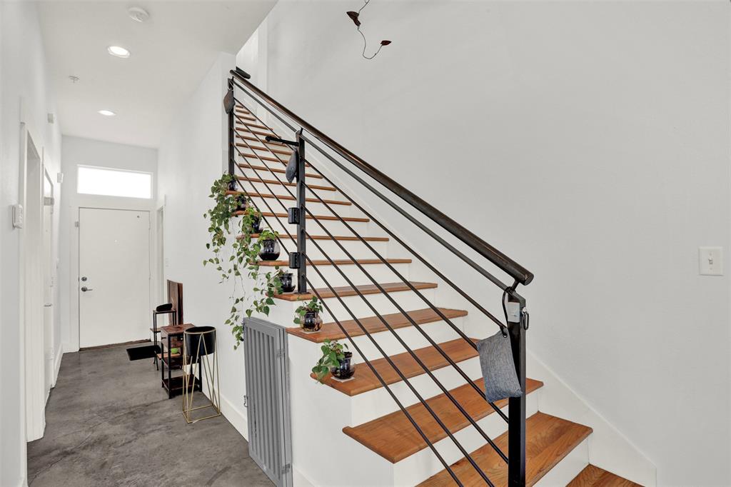 107 N Merrill Avenue