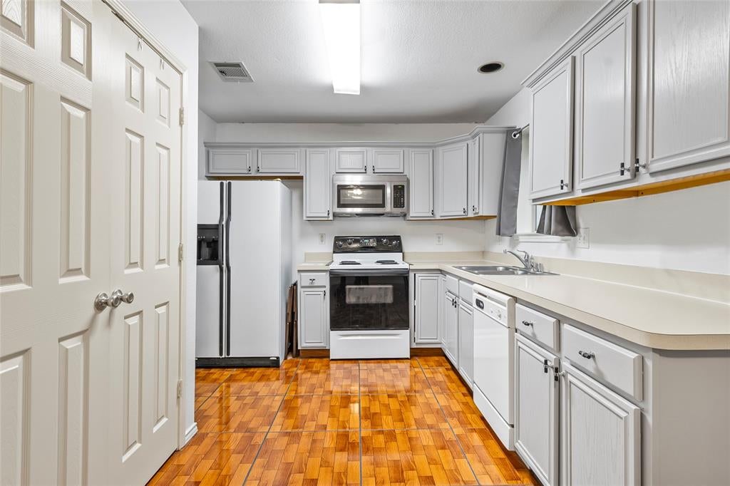 1144 Castlewood Court