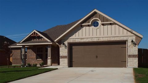 725 Raylan Street Springtown TX 76082