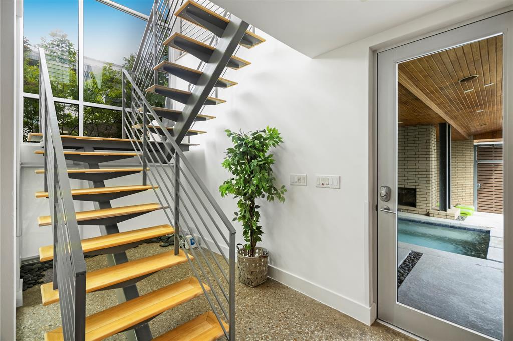 802 N Oak Cliff Boulevard