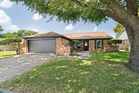 Photo of 6633 N Park Drive, Watauga, TX 76148 (MLS # 21353237)