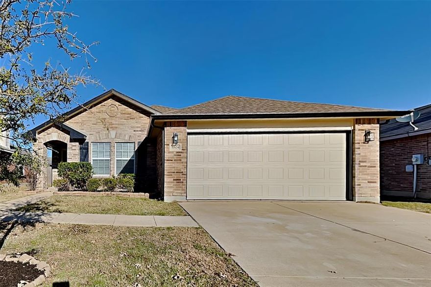 Charming 3 bed, 2 bath, 1,566 sq ft home in Fort Worth! Open kitchen concept with updated counters. Primary suite with attached bathroom. Spacious backyard, great for gatherings! Pets accepted on a case by case basis. Additional admin fees apply. Schedule your showing today! This home is as-is.  

This home may be located within a Homeowners Association (HOA) community. If so, residents will be responsible for adhering to all HOA rules and regulations. Please contact your agent or landlord's agent for more information.
