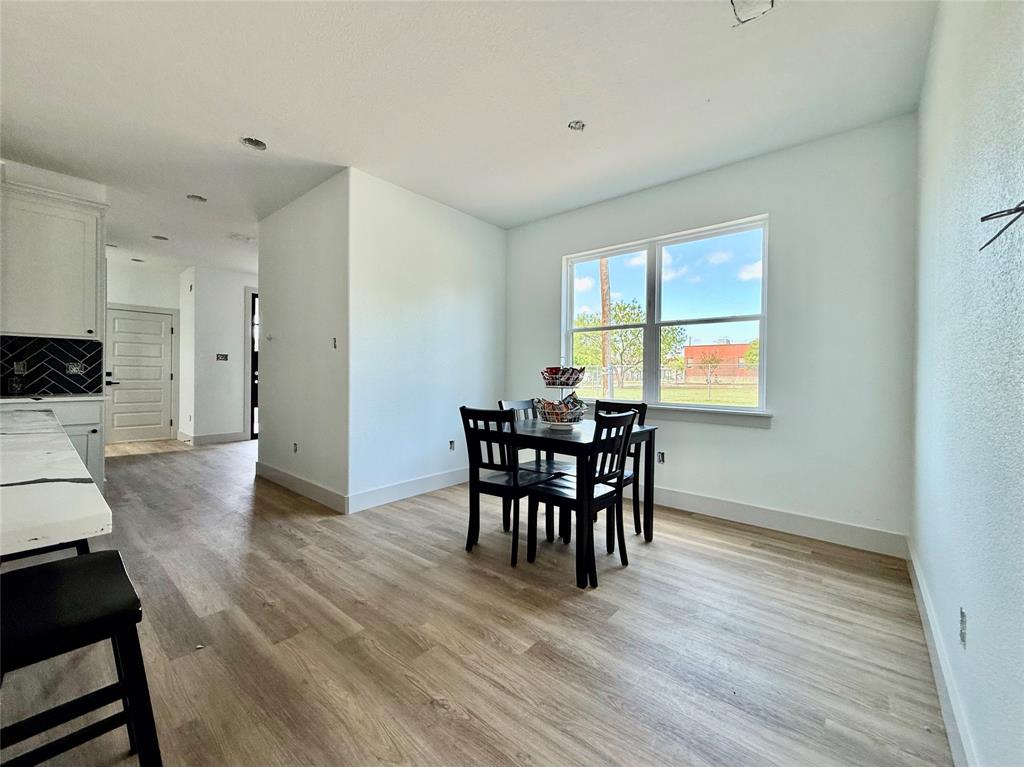 Lawn Place 01 - Residential