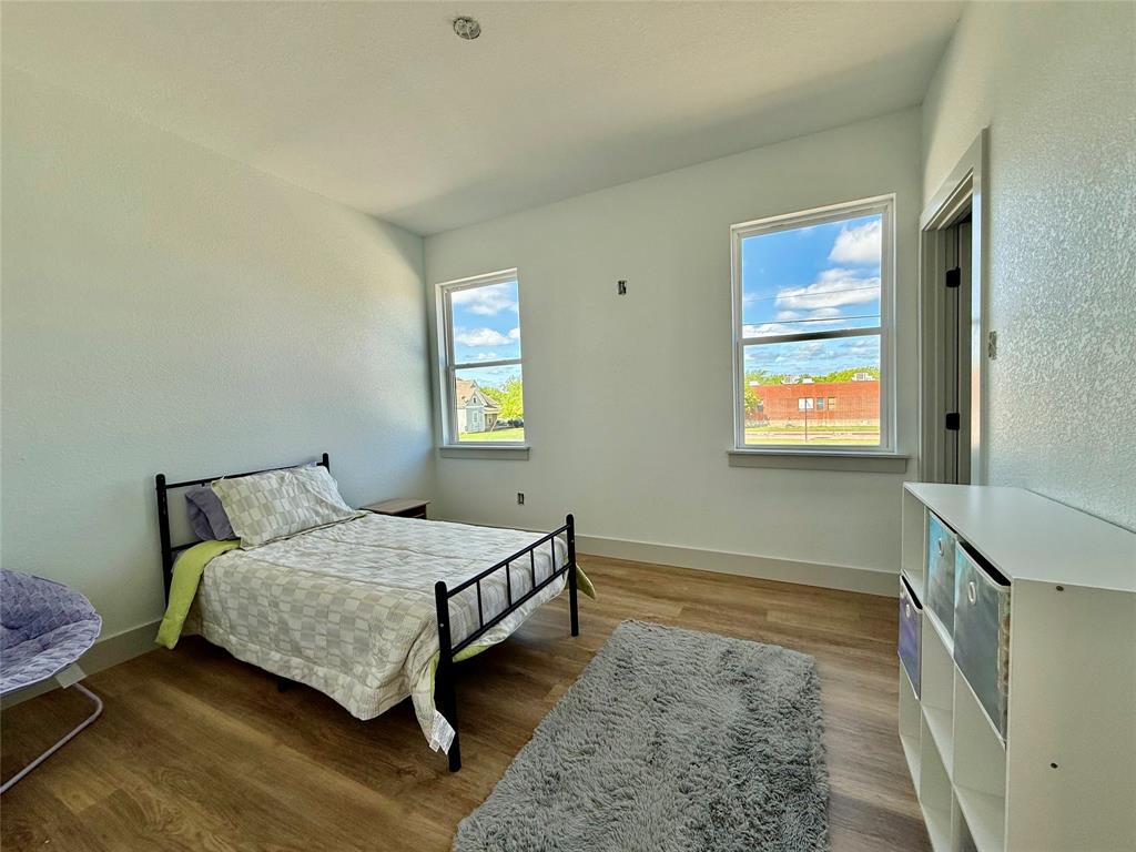 Lawn Place 01 - Residential