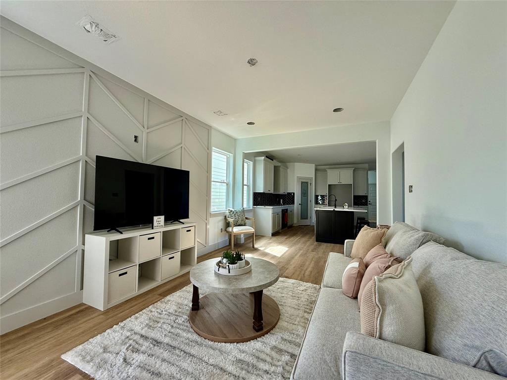 Lawn Place 01 - Residential