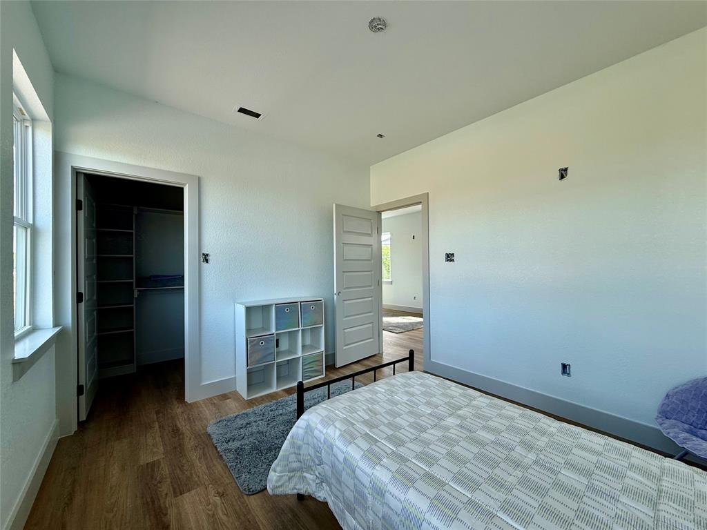 Lawn Place 01 - Residential