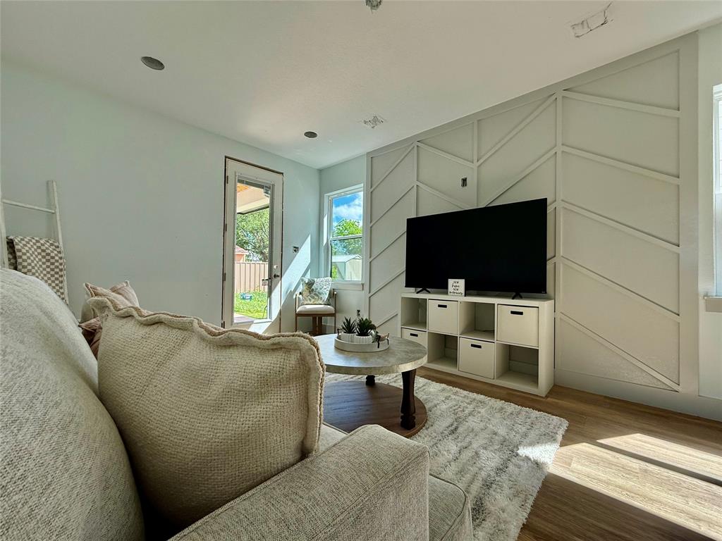 Lawn Place 01 - Residential