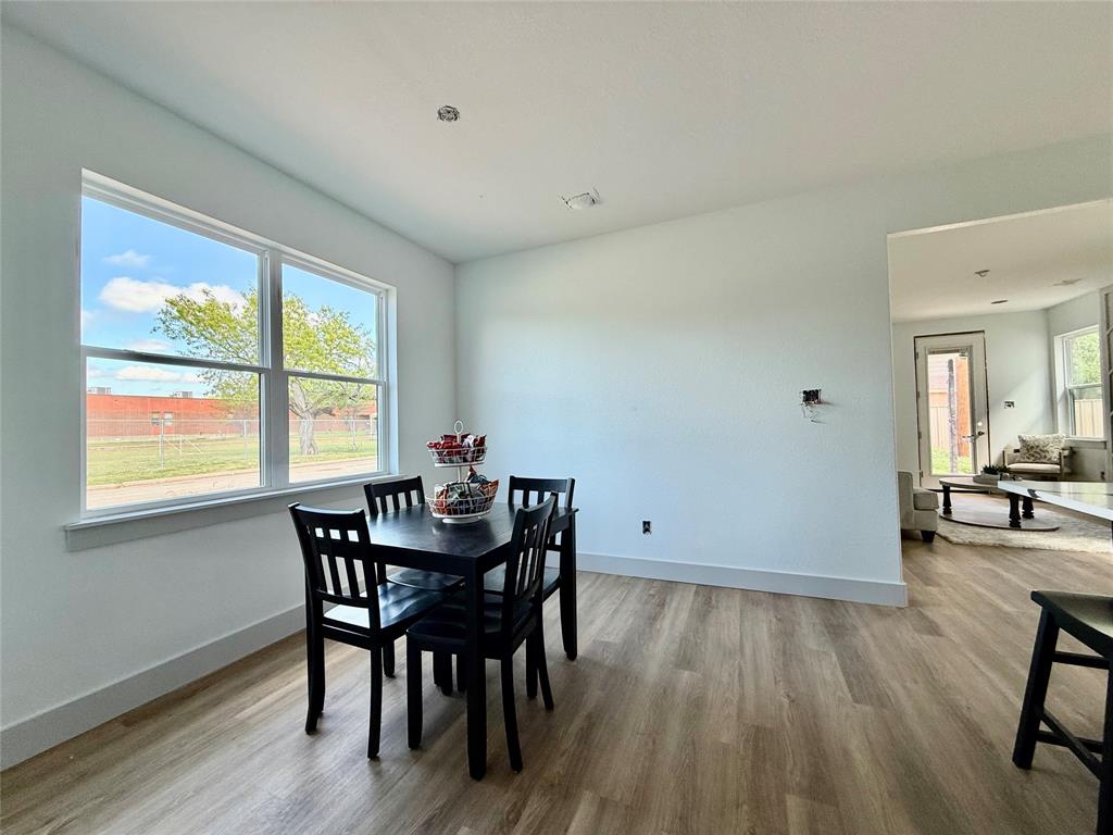 Lawn Place 01 - Residential
