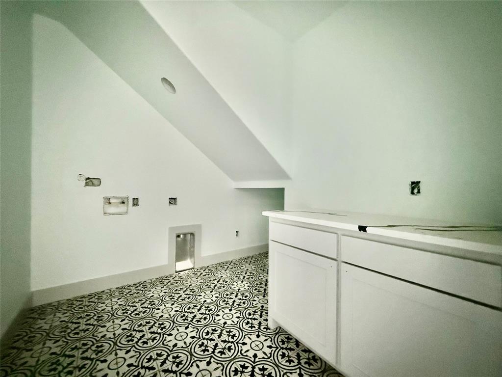 Lawn Place 01 - Residential