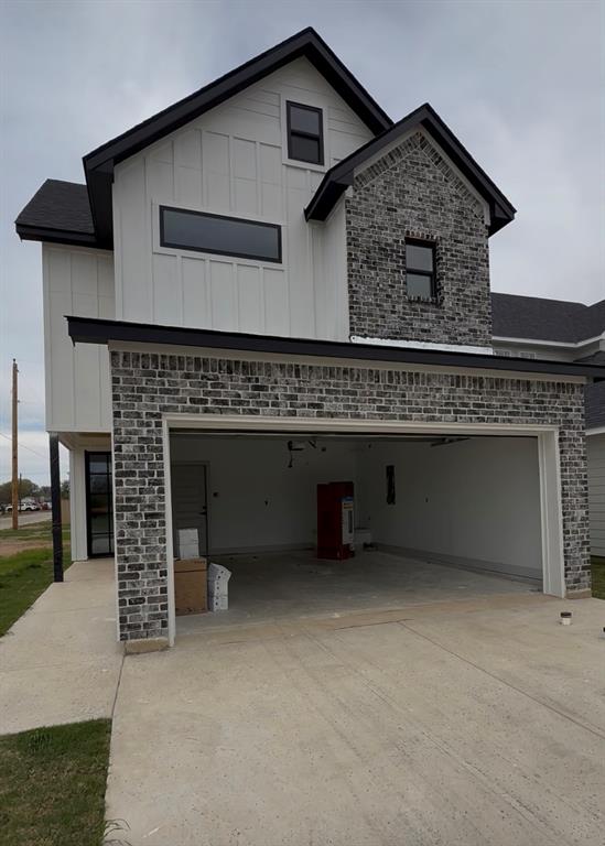 Lawn Place 01 - Residential
