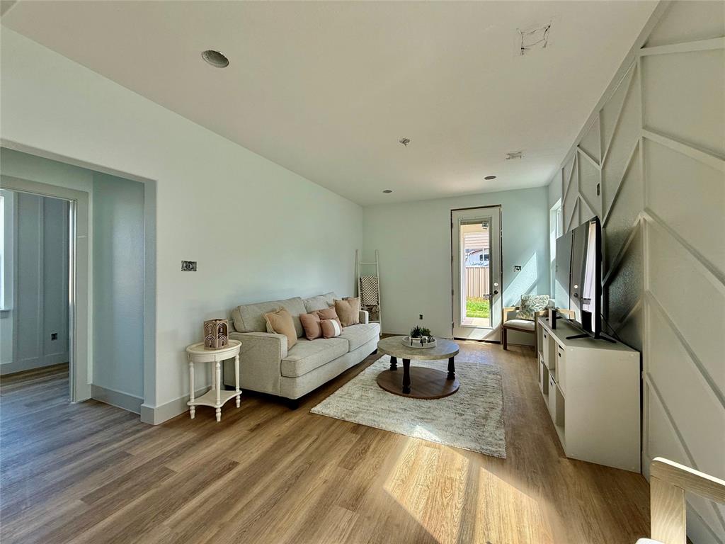 Lawn Place 01 - Residential