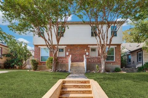 Photo of 309 N Montreal Avenue, Dallas, TX 75208 (MLS # 21422316)