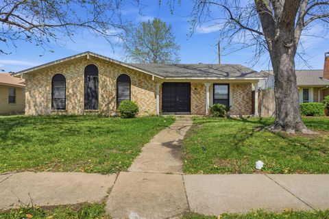 Photo of 1917 Aspen Lane, Garland, TX 75044 (MLS # 21191936)