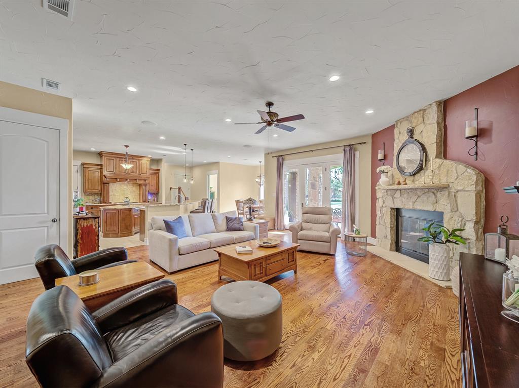 4406 Tree House Lane
