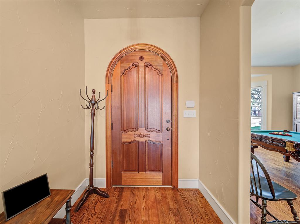 4406 Tree House Lane