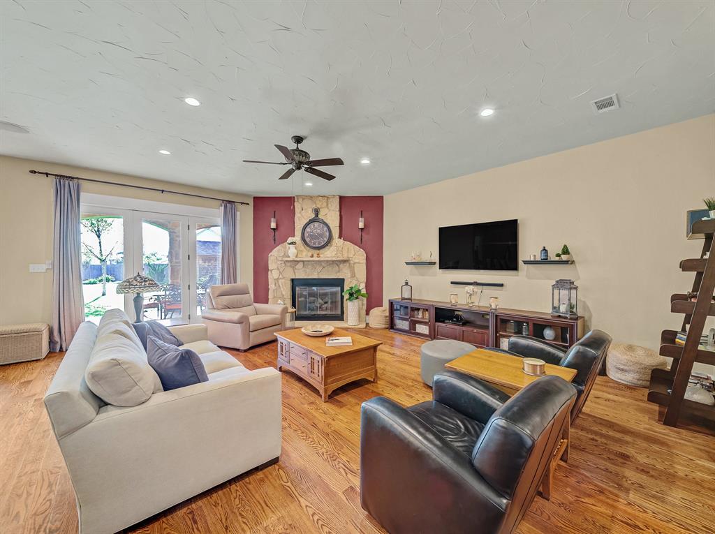 4406 Tree House Lane