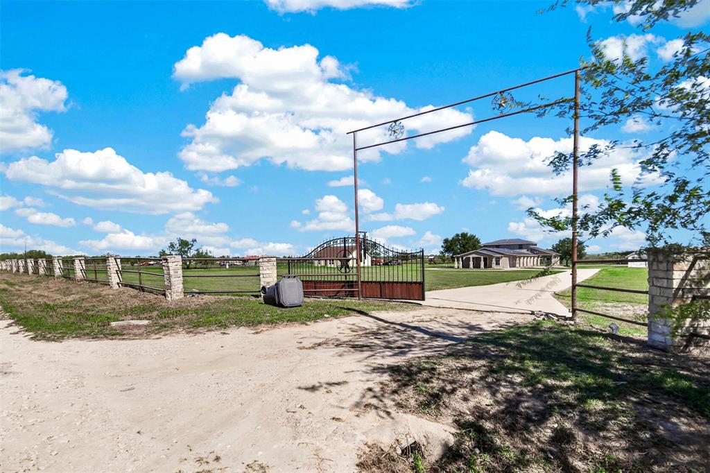 3594 NE County Road 190