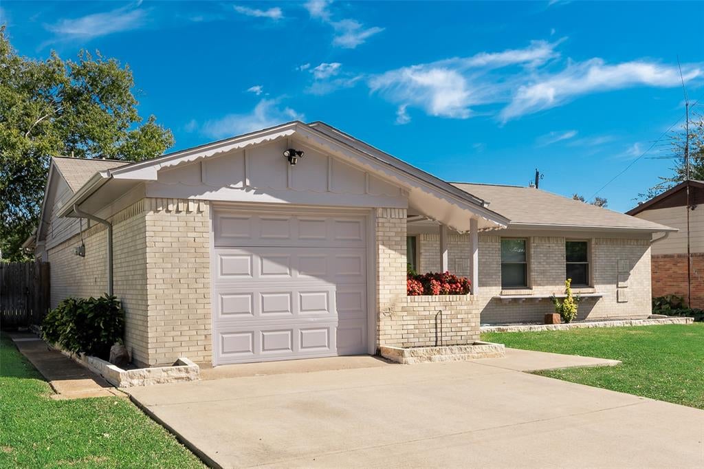 308 N Cottonwood Drive