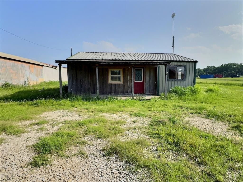 Photo of 10669 Mineral Wells Highway, Weatherford, TX 76088 (MLS # 21251957)