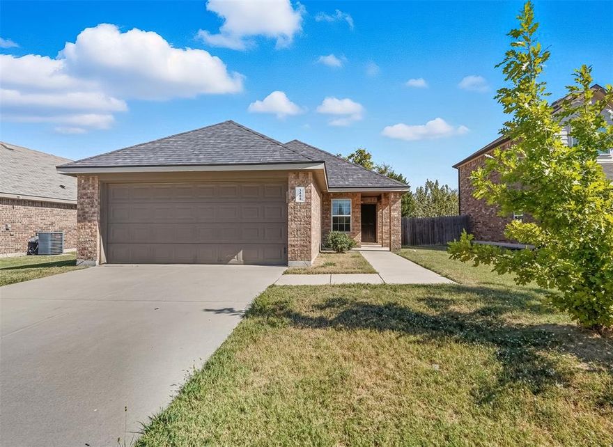 Welcome to this comfortable 3-bedroom, 2-bathroom home in the popular Cardinal neighborhood. This property boasts a spacious open floor plan, perfect for entertaining or simply enjoying a relaxed lifestyle. The large living area is complemented by stainless steel appliances in the kitchen, adding a touch of modern elegance. Step outside to a private backyard, complete with a deck, offering an ideal space for outdoor activities. The home is conveniently situated near a variety of restaurants, shopping centers, and schools, making it an excellent choice for those who value accessibility. The welcoming community further enhances the appeal of this property, promising a warm and friendly neighborhood. Experience the perfect blend of comfort, convenience, and style in this beautiful Ennis home.
PAY A REFUNDABLE CDASH DEPOSIT IN FULL OR PAY A MONTHLY FEE INLIEU OF CASH DEPOSIT UPON APPROVAL.