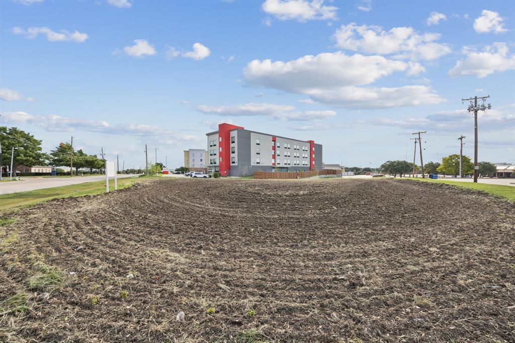 Premier Ruisseau Add 1 - Commercial Sale