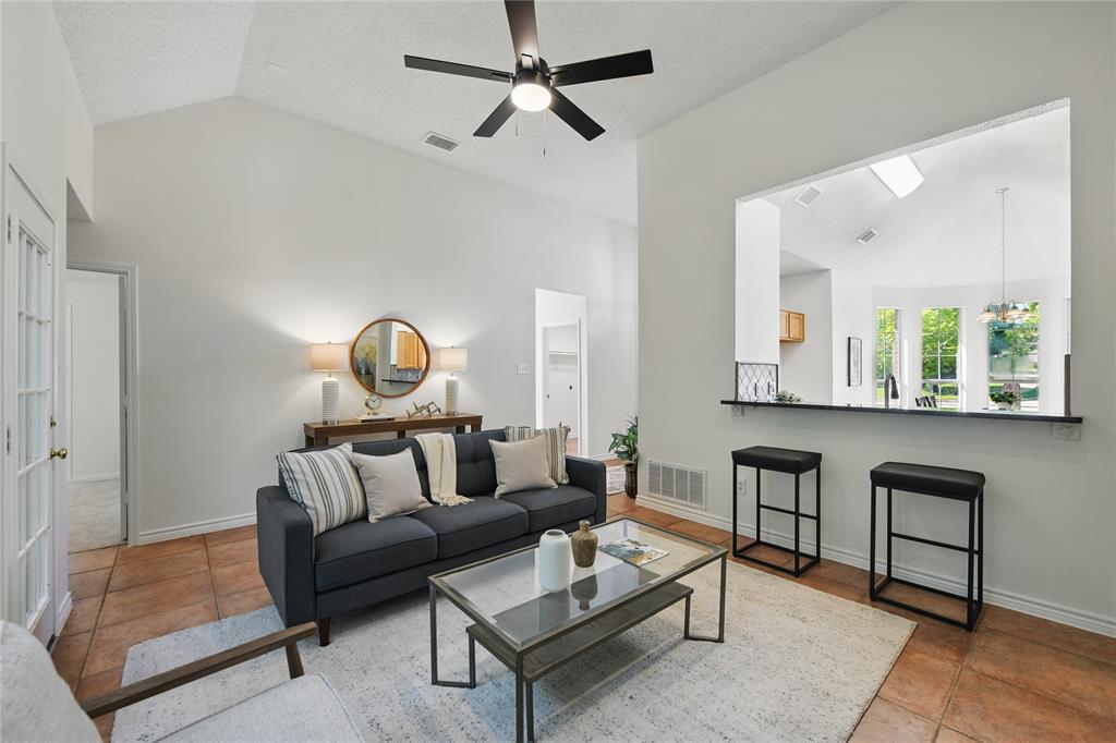 Flower Mound, Texas 75028, United States, 3 Bedrooms Bedrooms, ,2 BathroomsBathrooms,Residential,Pending,122327