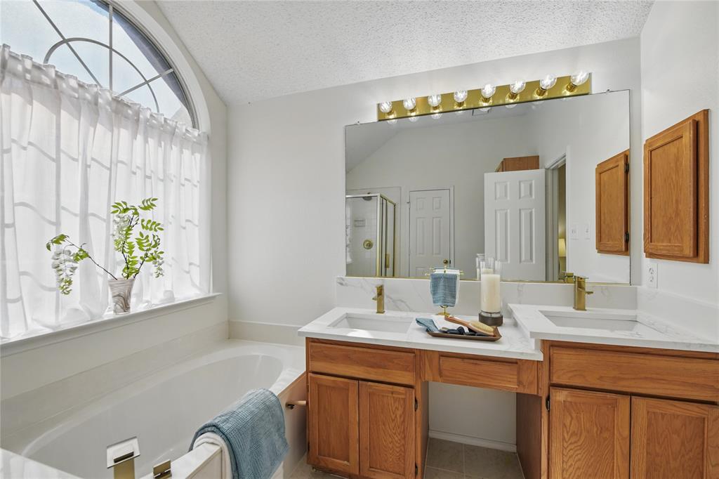 Flower Mound, Texas 75028, United States, 3 Bedrooms Bedrooms, ,2 BathroomsBathrooms,Residential,Pending,122327