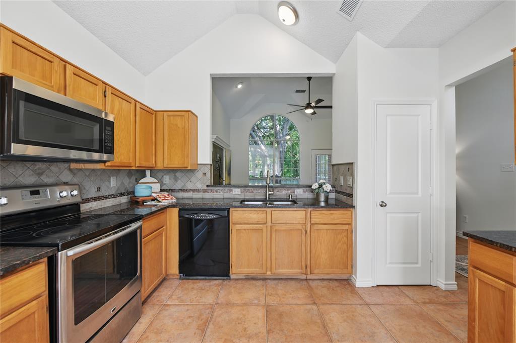 Flower Mound, Texas 75028, United States, 3 Bedrooms Bedrooms, ,2 BathroomsBathrooms,Residential,Pending,122327