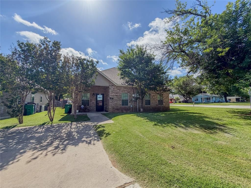 Photo of 1101 Cates Street, Bridgeport, TX 76426 (MLS # 21297498)