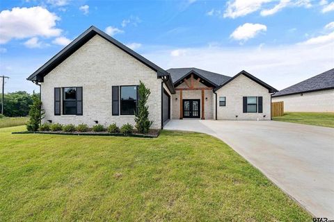 A home in Lindale