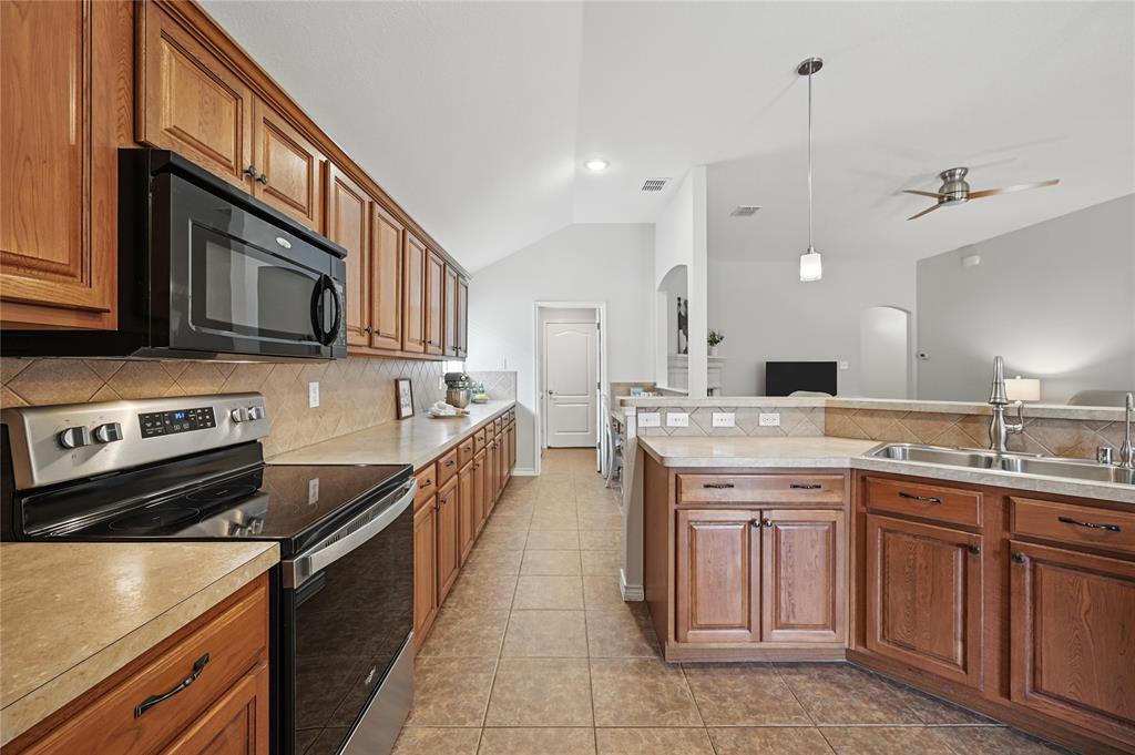 Fort Worth, Texas 76244, United States, 3 Bedrooms Bedrooms, ,2 BathroomsBathrooms,Residential,Pending,106615