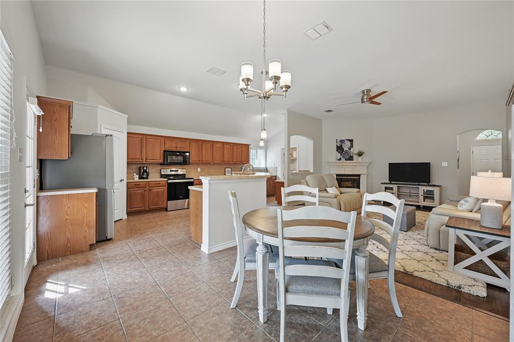 Fort Worth, Texas 76244, United States, 3 Bedrooms Bedrooms, ,2 BathroomsBathrooms,Residential,Pending,106615