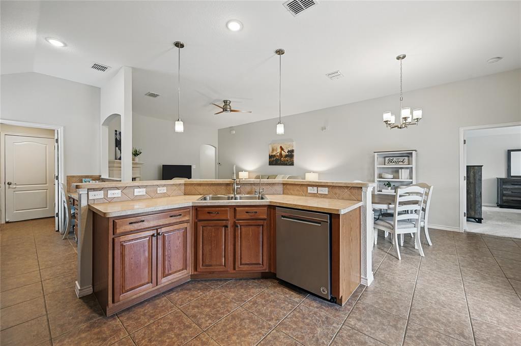 Fort Worth, Texas 76244, United States, 3 Bedrooms Bedrooms, ,2 BathroomsBathrooms,Residential,Pending,106615