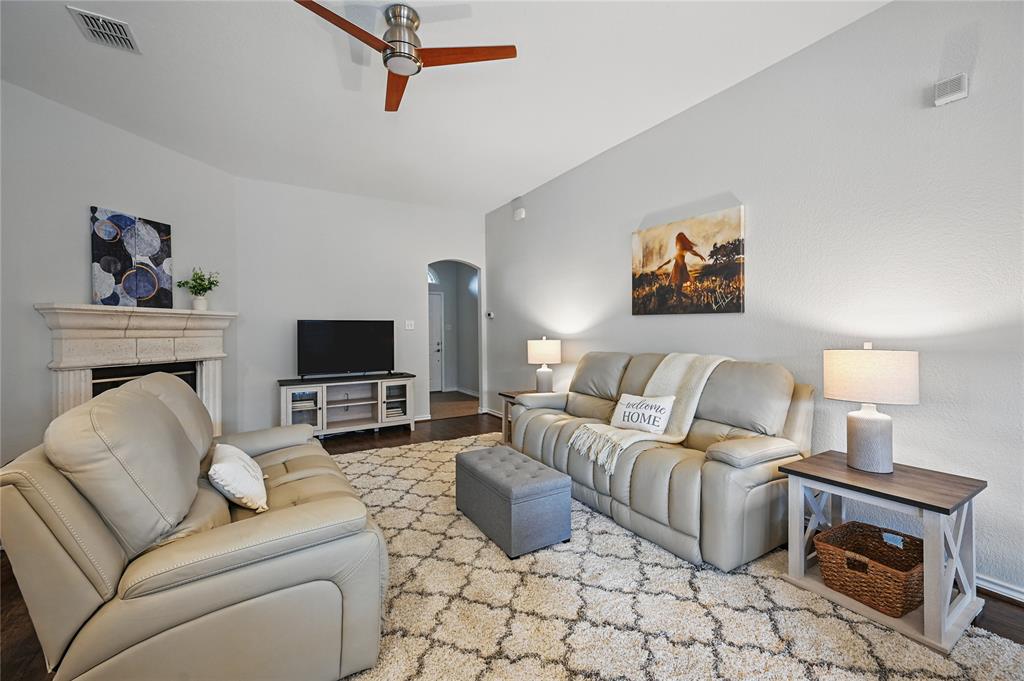 Fort Worth, Texas 76244, United States, 3 Bedrooms Bedrooms, ,2 BathroomsBathrooms,Residential,Pending,106615