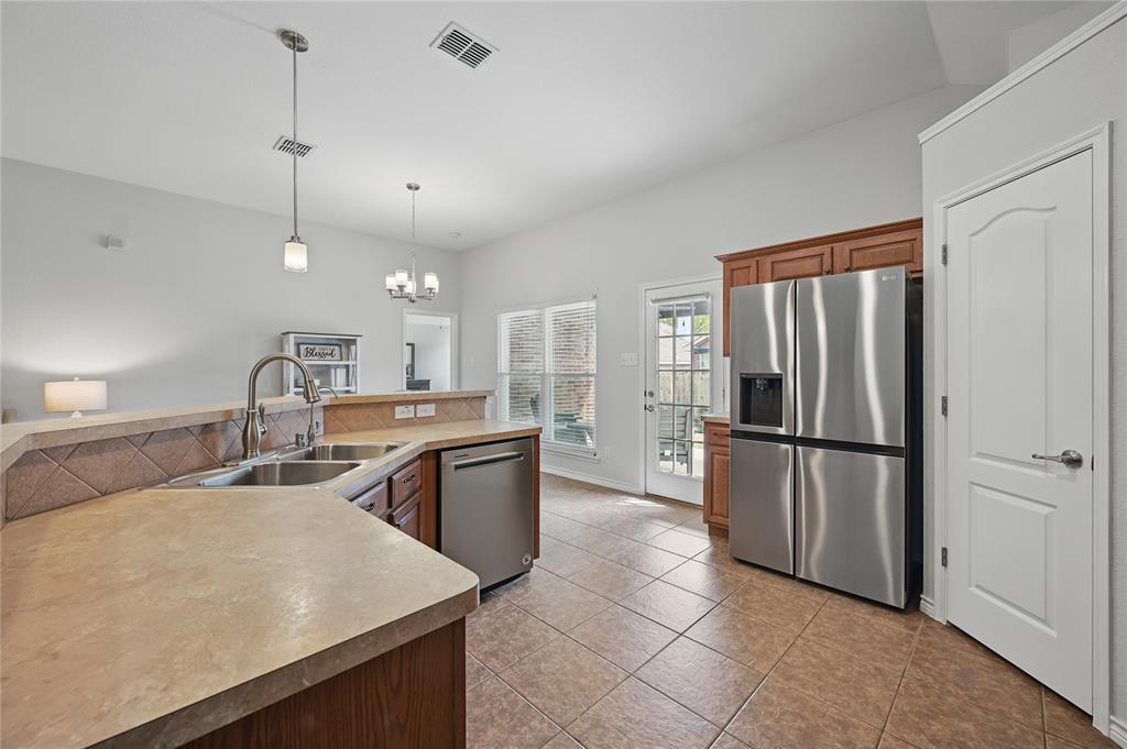 Fort Worth, Texas 76244, United States, 3 Bedrooms Bedrooms, ,2 BathroomsBathrooms,Residential,Pending,106615